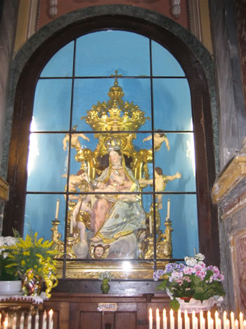 La Statua della Madonna di San Giovanni